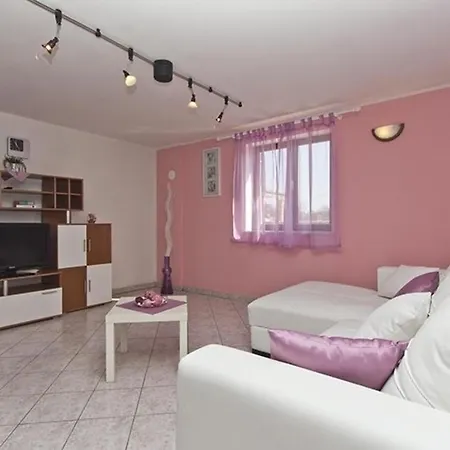Holiday home Mit Privatpool Fuer 6 Personen Ca 90 Qm In Sveti Petar U Sumi, Istrien Binnenland Von Istrien