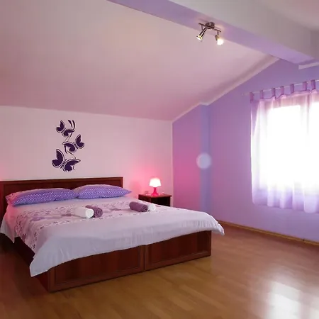 Holiday home Mit Privatpool Fuer 6 Personen Ca 90 Qm In Sveti Petar U Sumi, Istrien Binnenland Von Istrien Sveti Petar u Sumi