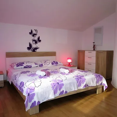 Mit Privatpool Fuer 6 Personen Ca 90 Qm In Sveti Petar U Sumi, Istrien Binnenland Von Istrien Holiday home Sveti Petar u Sumi