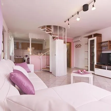Mit Privatpool Fuer 6 Personen Ca 90 Qm In Sveti Petar U Sumi, Istrien Binnenland Von Istrien Holiday home *