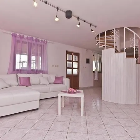 Mit Privatpool Fuer 6 Personen Ca 90 Qm In Sveti Petar U Sumi, Istrien Binnenland Von Istrien * Sveti Petar u Sumi