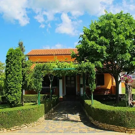 Holiday home Mit Privatpool Fuer 6 Personen Ca 90 Qm In Sveti Petar U Sumi, Istrien Binnenland Von Istrien Sveti Petar u Sumi