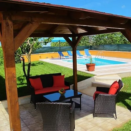 Holiday home Mit Privatpool Fuer 6 Personen Ca 90 Qm In Sveti Petar U Sumi, Istrien Binnenland Von Istrien